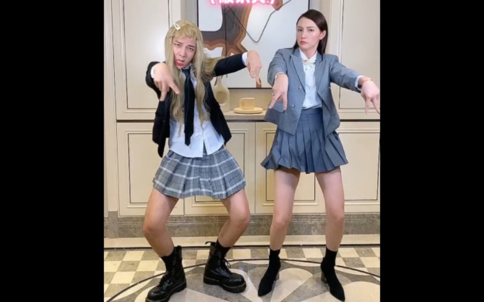 So happy! My Lisa has a new dance again—so cute... - BiliBili