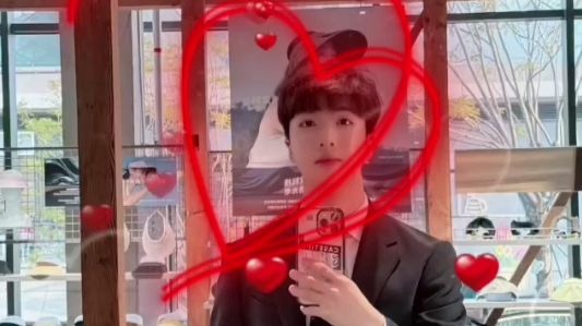 A video made by Feisha’s mom is like this: - BiliBili