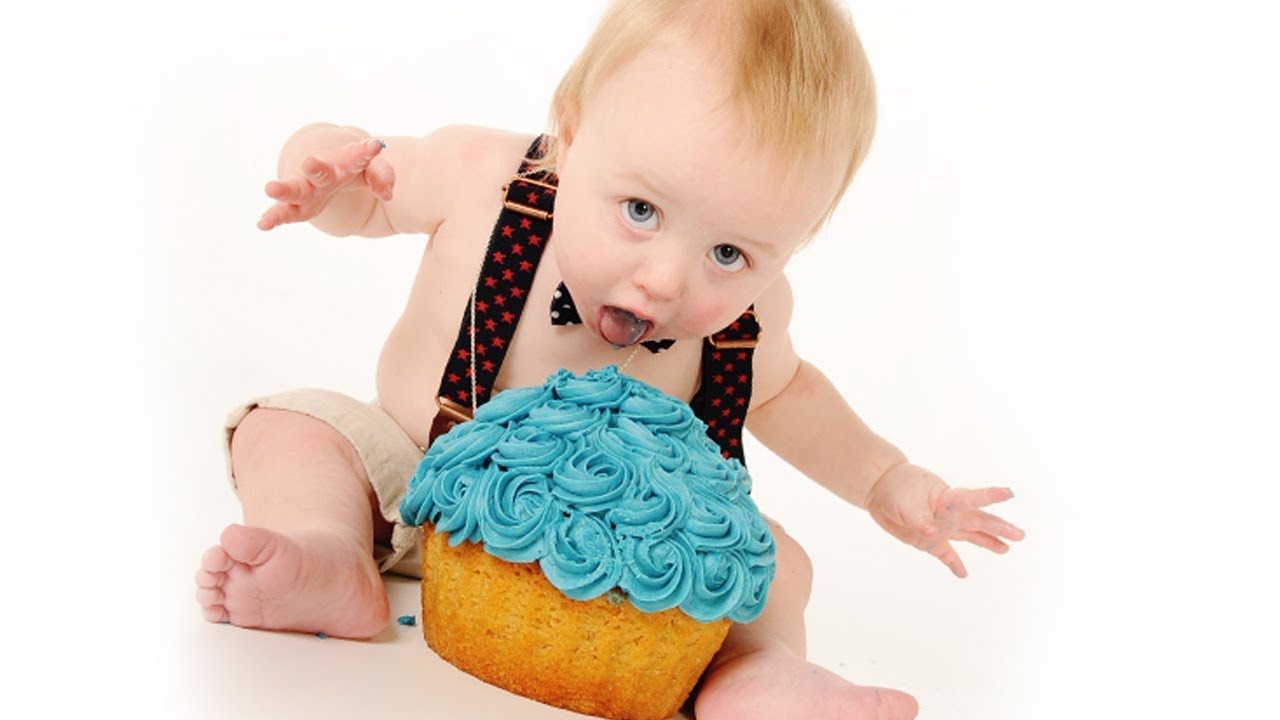 Baby Eating A Cake With Fondant Frosting Background, Baby Celebrating 1st  Birthday, Hd Photography Photo, Face Background Image And Wallpaper for  Free Download