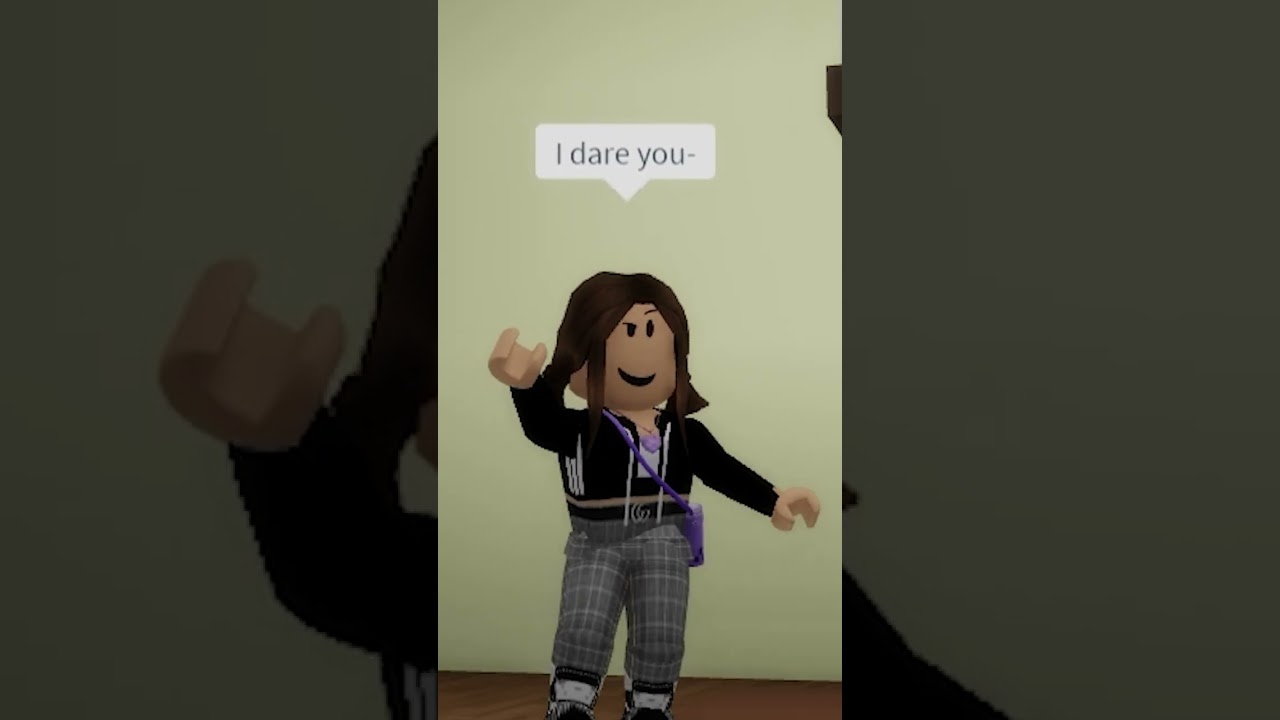 my girlfriend pretended to be a roblox slender - BiliBili