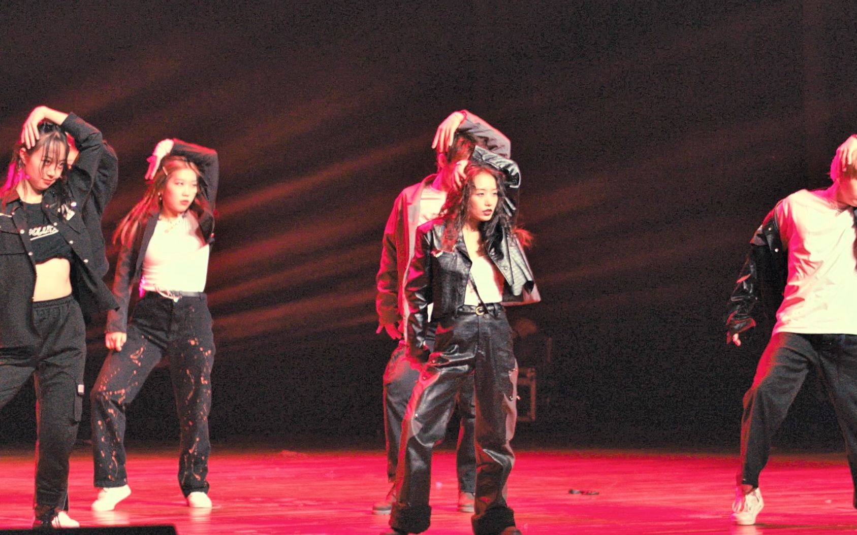 I'm so handsome! Southeast University Street Dance Club's female street ...