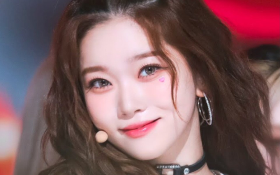 Billlie, a fifth-generation girl group, “RING ma Bell” performance ...